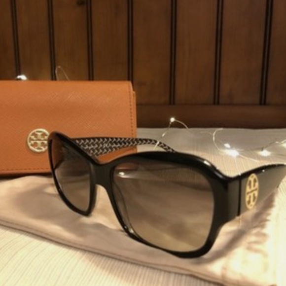 Tory Burch Accessories - Like New Tory Burch TY 7107 Rectangle Zig Zag Black and Gold Gradient Sunglasses
